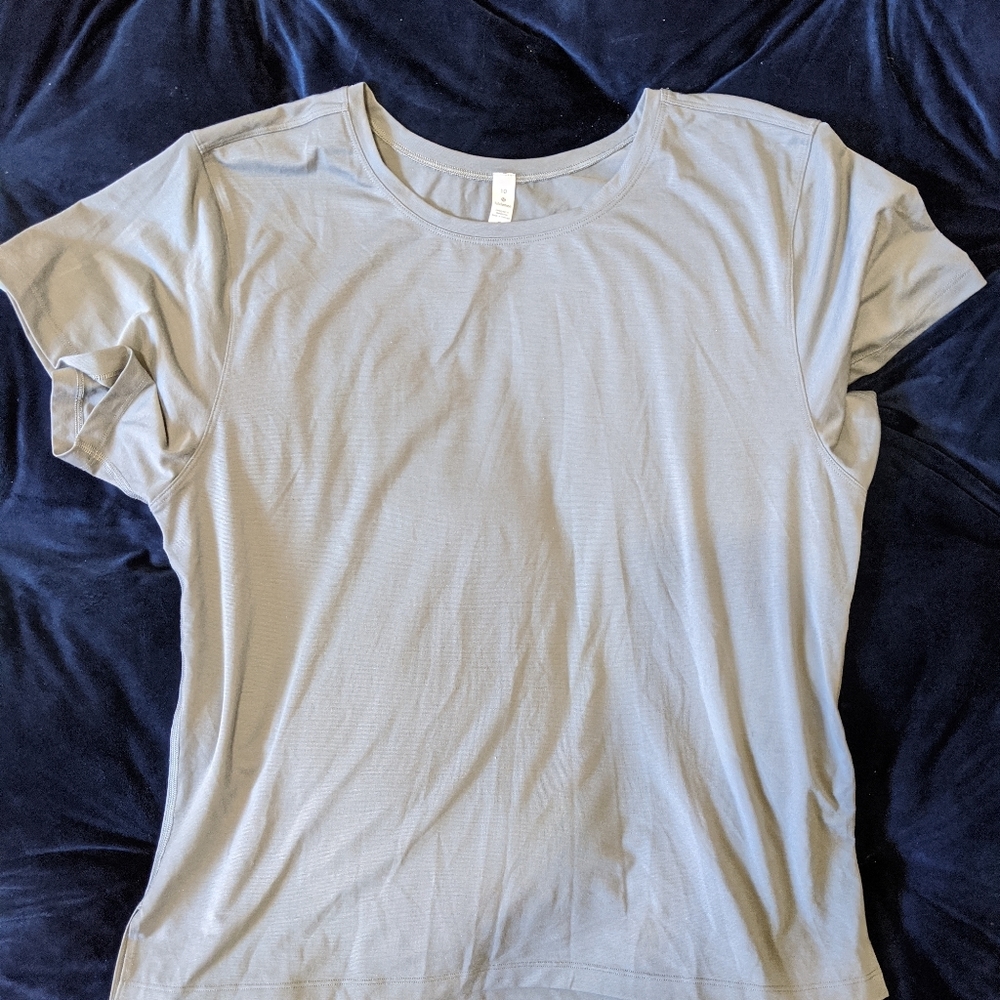 NWOT gray lululemon workout top